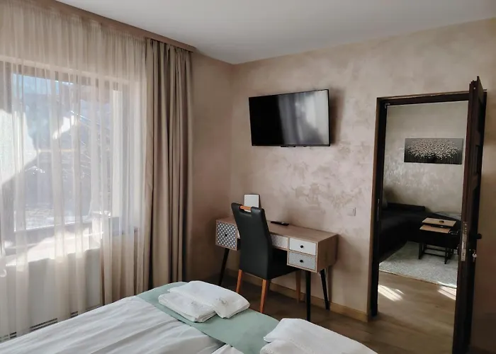 грошъ 게스트하우스 3*